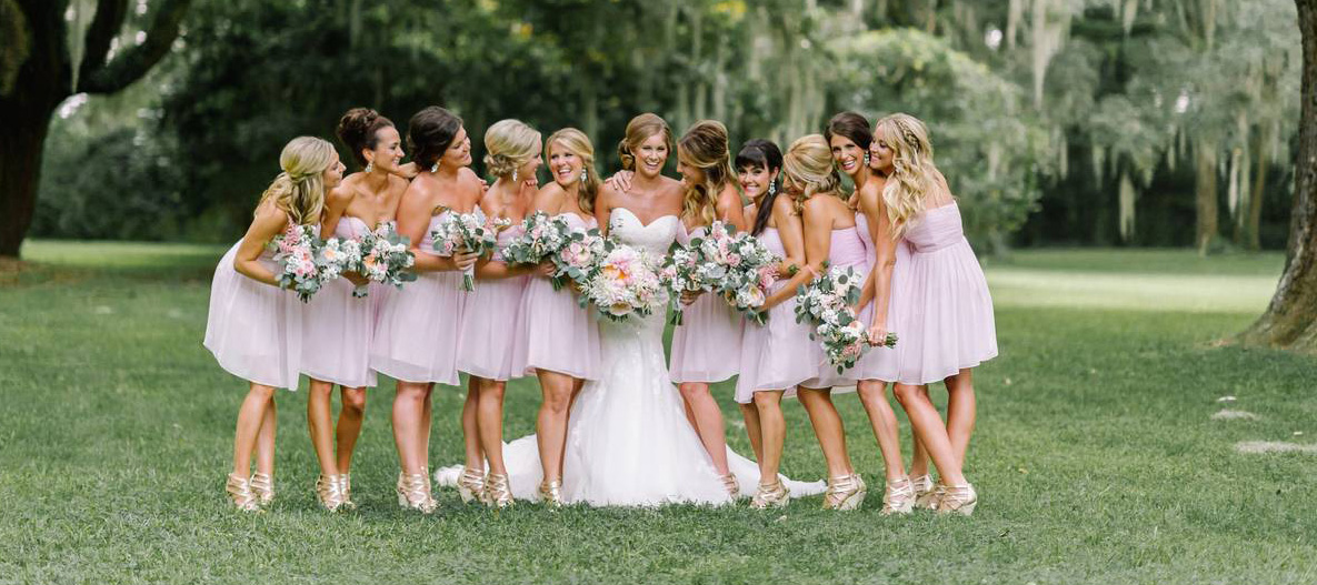 Read more about the article How To Pick Your Bridesmaids
